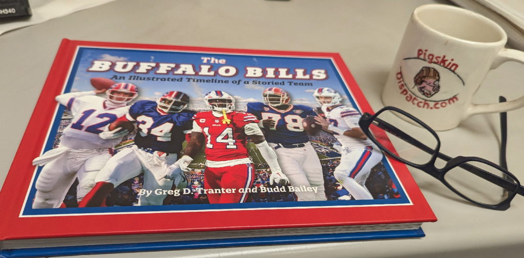 Buffalo Bills: An Illustrated Timeline of a Storied Team (Illustrated  Timelines): Greg Tranter, Bailey, Budd: 9781681064499: : Books