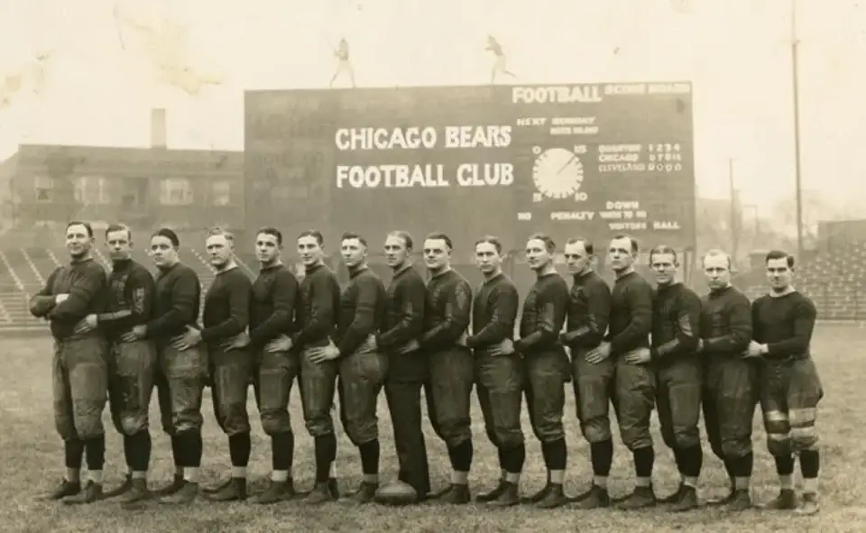 Vintage b/w team photo of 1924-Chicago-bears.webp
The Chicago Bears team of 1924. From left are: Ralph Scott, Oscar Knop, George Trafton, Ed Healey, Jim McMillen, Vern Miller, Hugh Blacklock, Frank Hanny, Joe LeFleur, Ralph Lanum, Roy White, George Halas, Hunk Anderson, Larry Walquist, Ed Sternaman, and Joe Sternaman.
