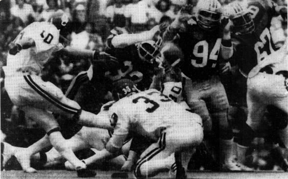 Black and white newspaper image of Sooners top Ohio State 1977 25 Sep 1977, Sun The Idaho Statesman (Boise, Idaho) Newspapers.com