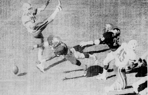 Black and white newspaper image of 1989 FSU vs Miami via Newspapers.com