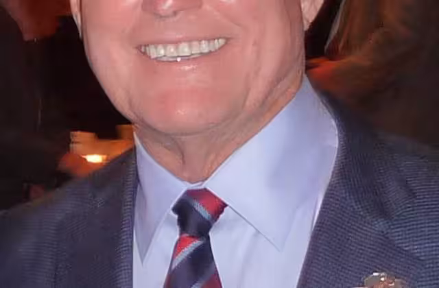 Dick Vermeil at the 2010 Otho Davis Scholarship Foundation Dinner in Philadelphia
