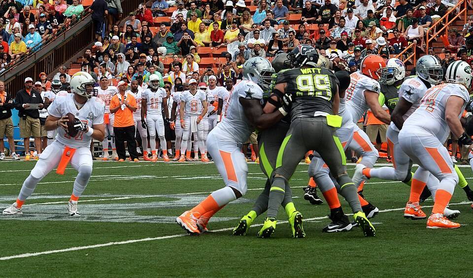 Philip Rivers throwing in the 2014 Pro Bowl.
Sgt. Alexander Martinez
Public domain
Philip Rivers, JJ Watt, Nick Mangold 2014 Pro Bowl