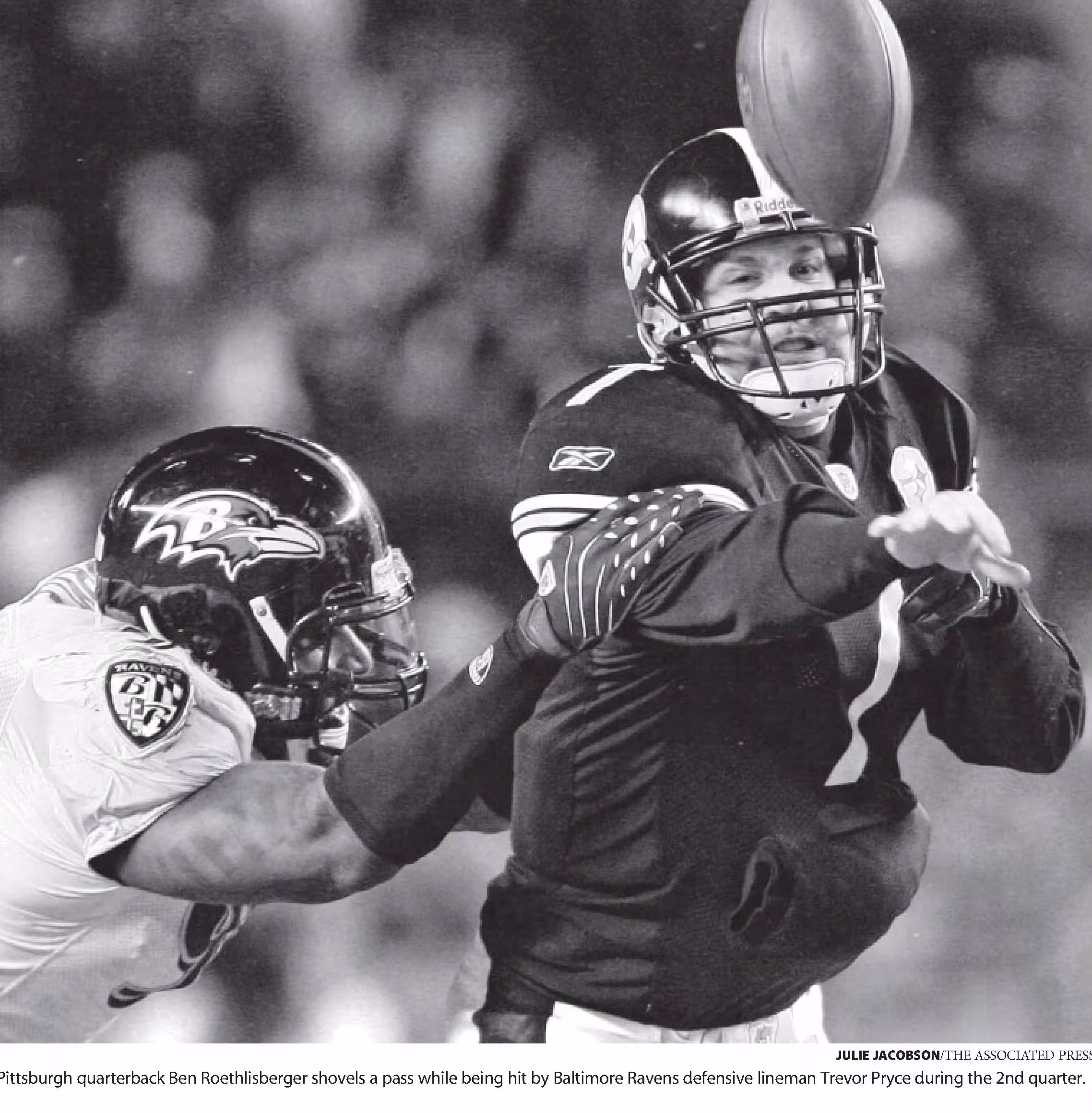 b/w newspaper image of Steelers' number 7 QB Ben_Roethlisberger_gets_pass_off