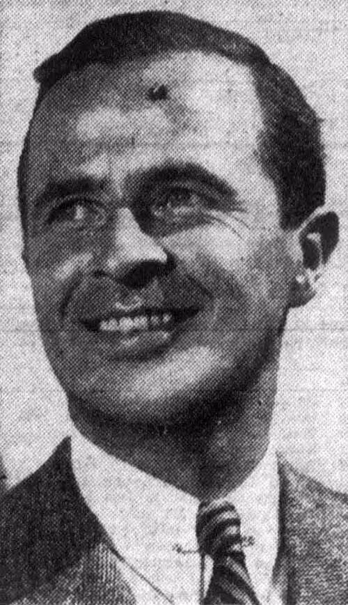 black and white newspaper image of NFL executive Dan_Reeves_1954