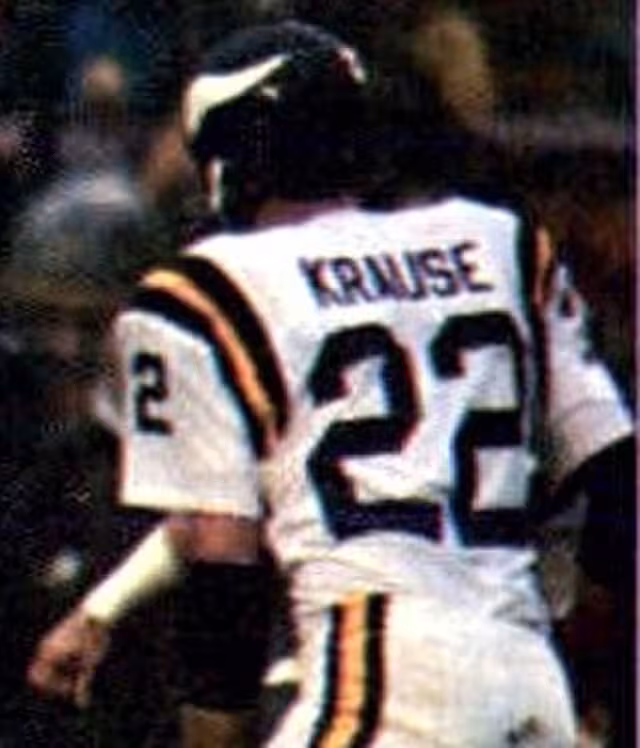 Paul Krause in a defensive play against the Los Angeles Rams in the in the 1977 NFC Divisional Playoff Game