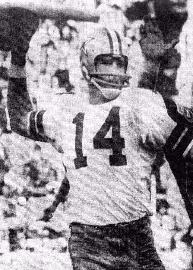 black and white image of White jerseyed Dallas Cowboys quarterback Craig Morton number 14 getting ready to throw the ball