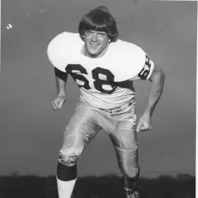 Dave Casper: “The Ghost” Who Haunted Defenses from South Bend to Oakland