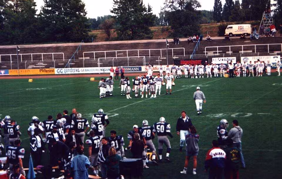 Color game action of Franfurt Gamblers vs Erding Bulls 1993 in Europe
