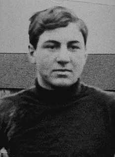 Vintage black and white cropped image head shot of Penn State's Mauthe playing in the early 1910s.