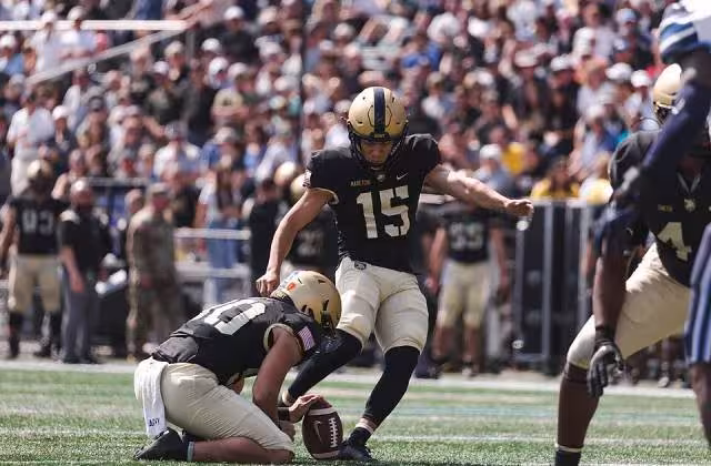 Full color game action photo of Army vs. Villanova football game at Michie Stadium in West Point, N.Y., Sep. 17, 2022. (U.S. Army Photo by Cadet Tyler Williams)