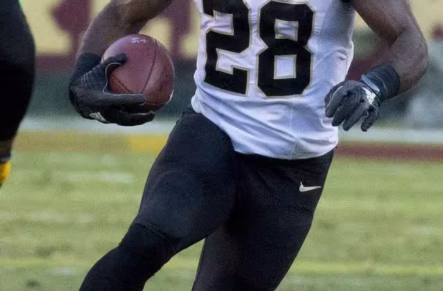 Color game action shot of CJ Spiller running as the Saints played at Redskins 11/15/15, By Keith Allison - Flickr.