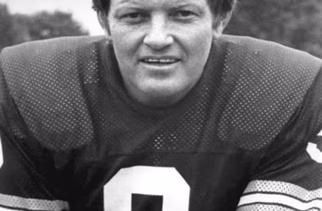 Black and white publicity photo of Sonny Jurgensen in 1975 National Football League